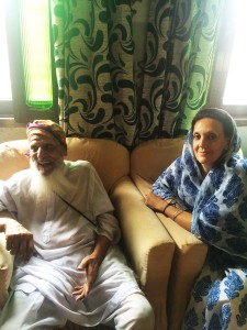 Dr. Cassio during an interview with the Hazoori Ragi Bhai Hari Singh (Amritsar, August 2015).